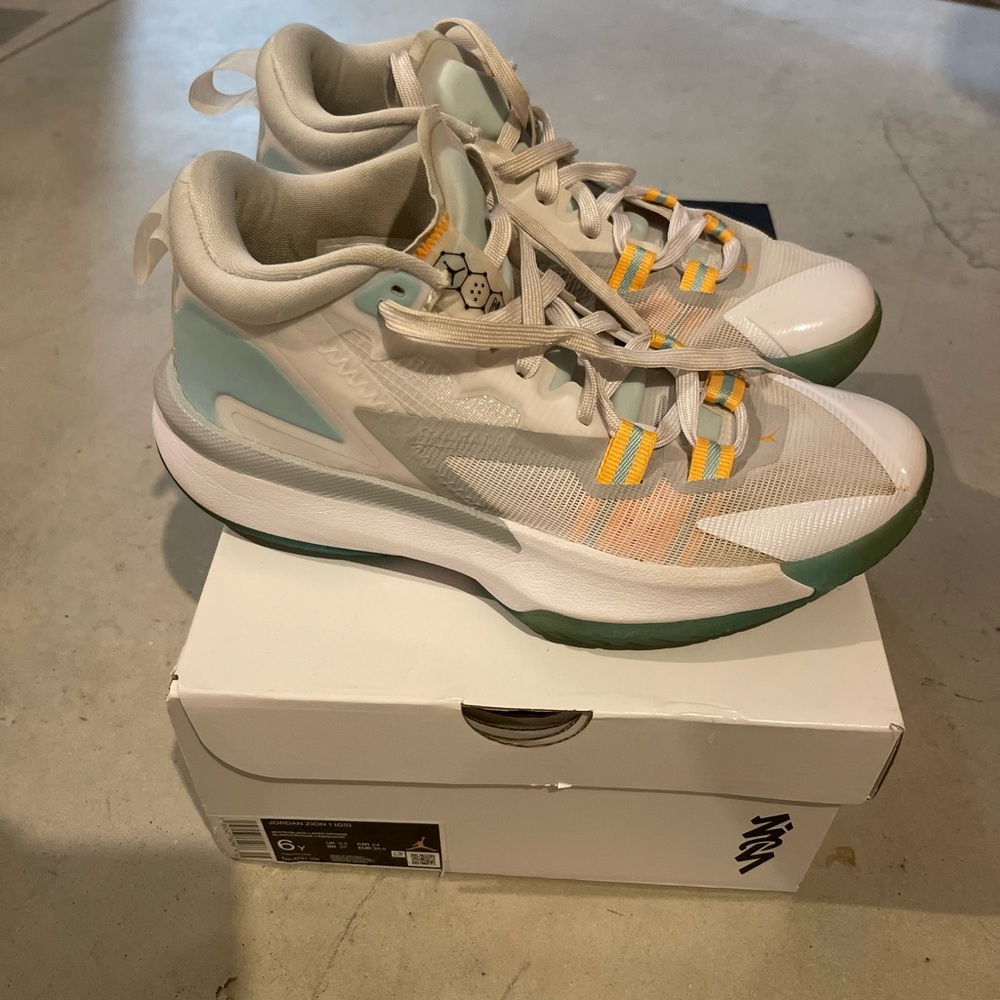 Jordan Zion 1 White and teal Sneakers